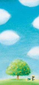 青空の下、麦わら帽子をかぶった黒猫が手押し車を引きながら、黄色い果実が実る木のそばを歩く温かみのあるイラスト